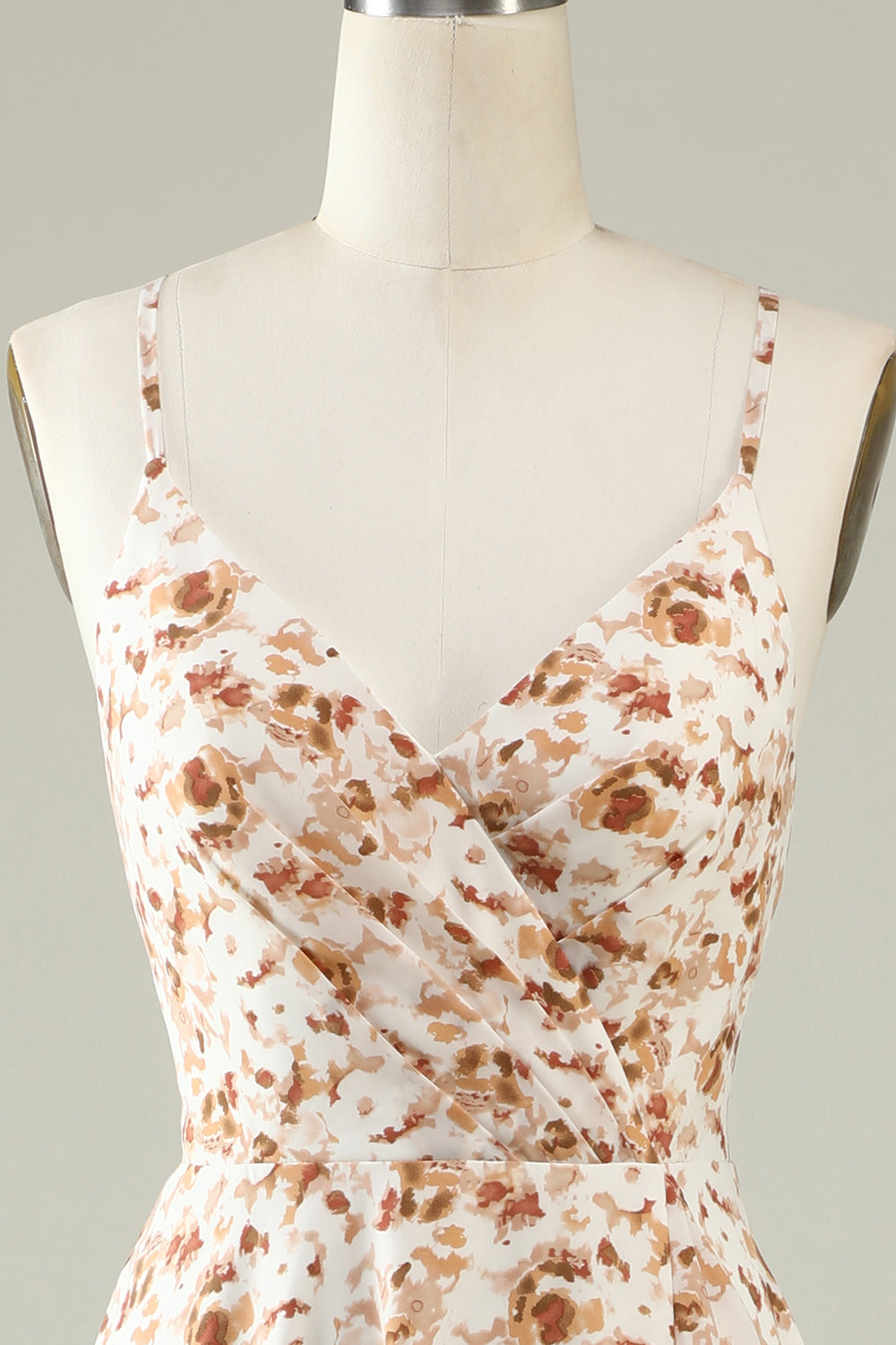Weißes geblümtes Boho Brautjungfernkleid mit Rüschen