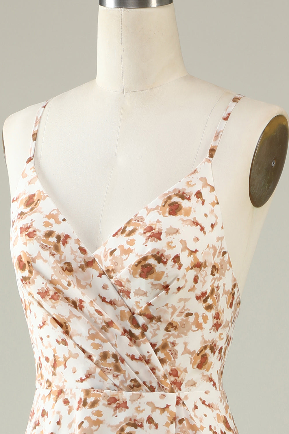 Weißes geblümtes Boho Brautjungfernkleid mit Rüschen