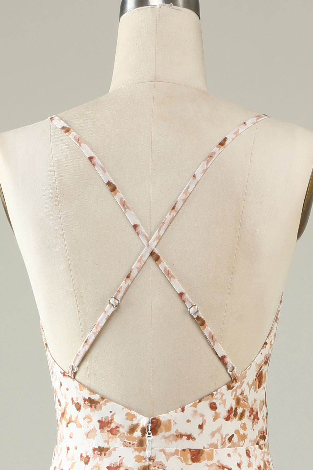 Weißes geblümtes Boho Brautjungfernkleid mit Rüschen