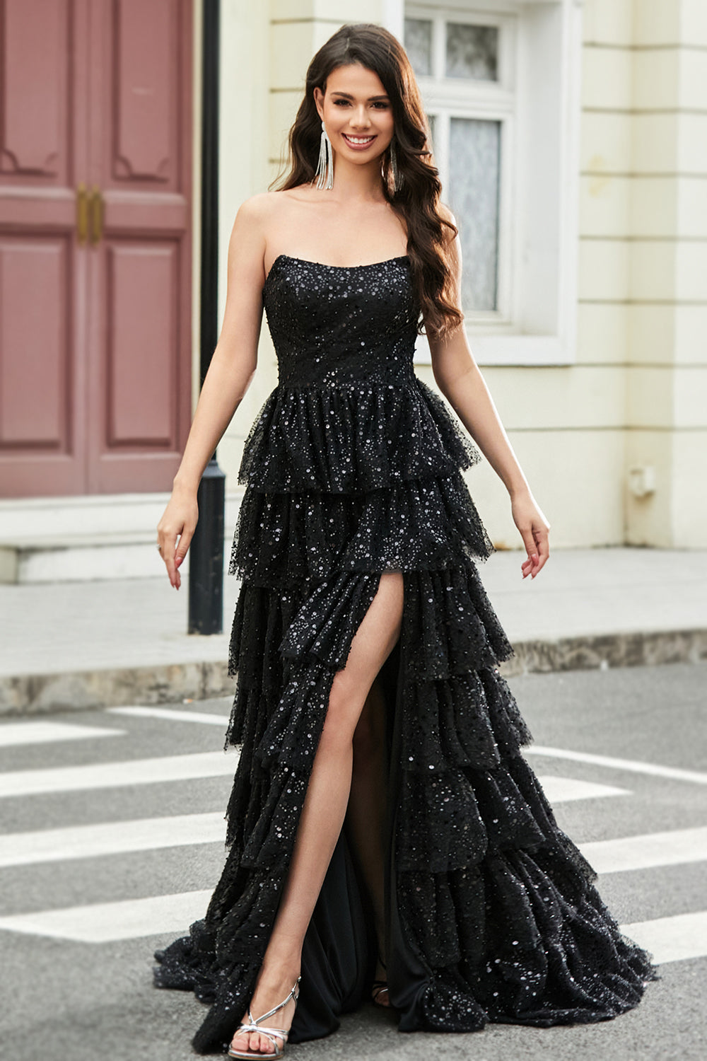 Stilvolles trägerloses schwarzes Pailletten Ballkleid in A-Linie mit Rüschen