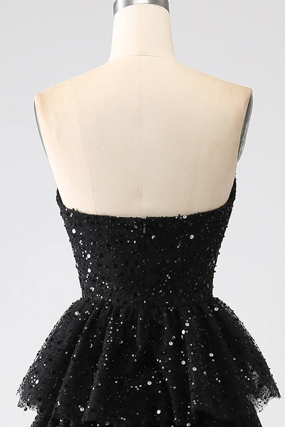 A-Linie Pailletten Schwarzes gestuftes Ballkleid mit Schlitz