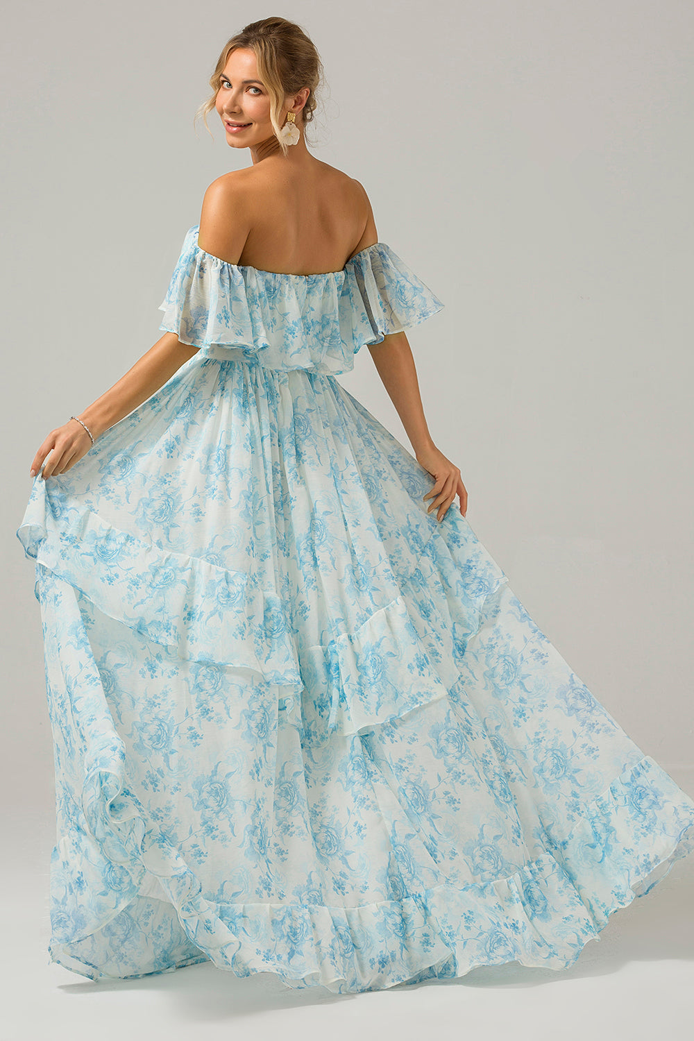 Weißes blaues schulterfreies Boho Brautjungfernkleid mit Blumenmuster und Rüschen