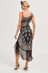 Glitzerndes schwarzes Pailletten fransen Asymmetrisches Gatsby Kleid aus den 1920er Jahren mit Accessoires