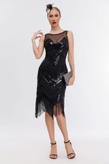Schwarzes glitzerndes Fransenkleid aus den 1920er Jahren mit Accessoires