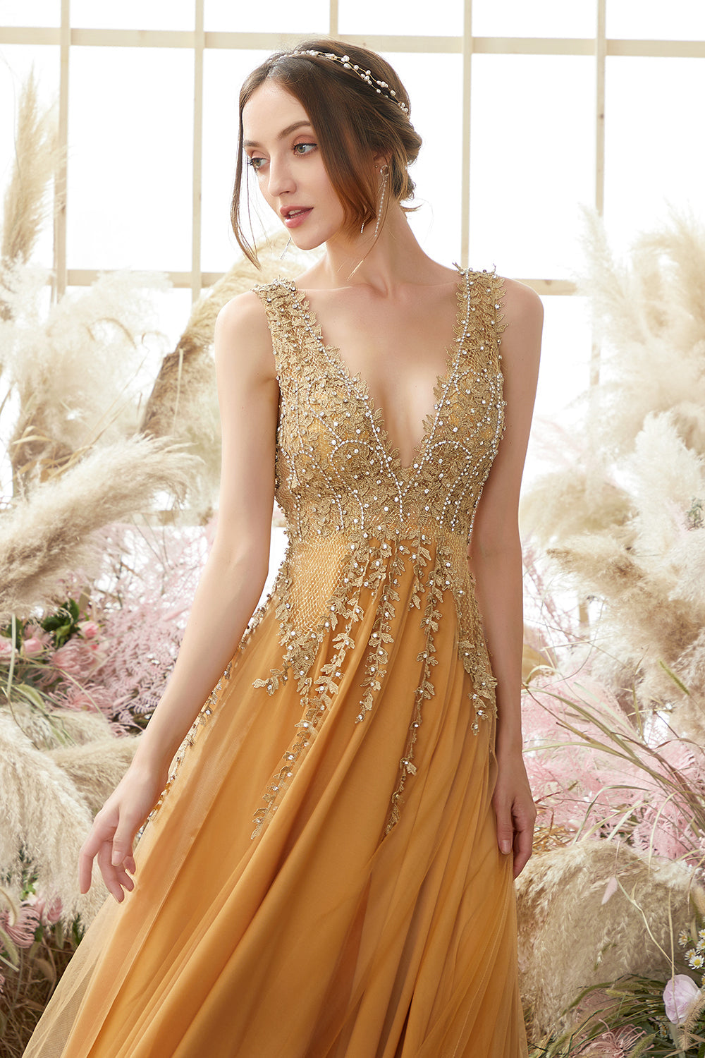 Tiefer V-Ausschnitt Langes Abendkleid mit Applikationen